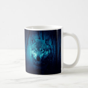 Varg ansikte i fantasskog i mörk kaffemugg