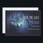 Varg för magisk Vild med Fantastisk Blue Ögon Spara Datumet<br><div class="desc">Spara datumkortet med en bild av en magisk,  mystisk varg i en skog med ett skonsamt snö som faller runt. Blått ögon verkligen är en slump för dig.</div>