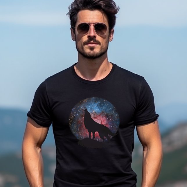 Varg Howling i Galaxy Tee (Wolf Howling in Galaxy Tshirt)