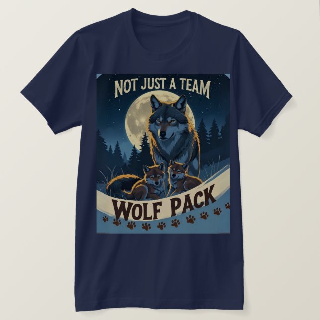 Varg Pack - inte bara ett team, en familj under mo T Shirt (Design framsida)