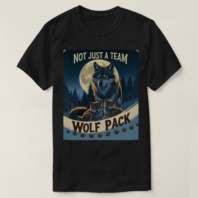 Varg Pack - inte bara ett team, en familj under mo T Shirt (Design framsida)