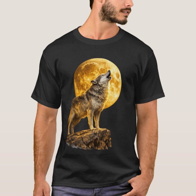 Varg ylar mot månen – mörk natts vildmark t shirt (Framsida)
