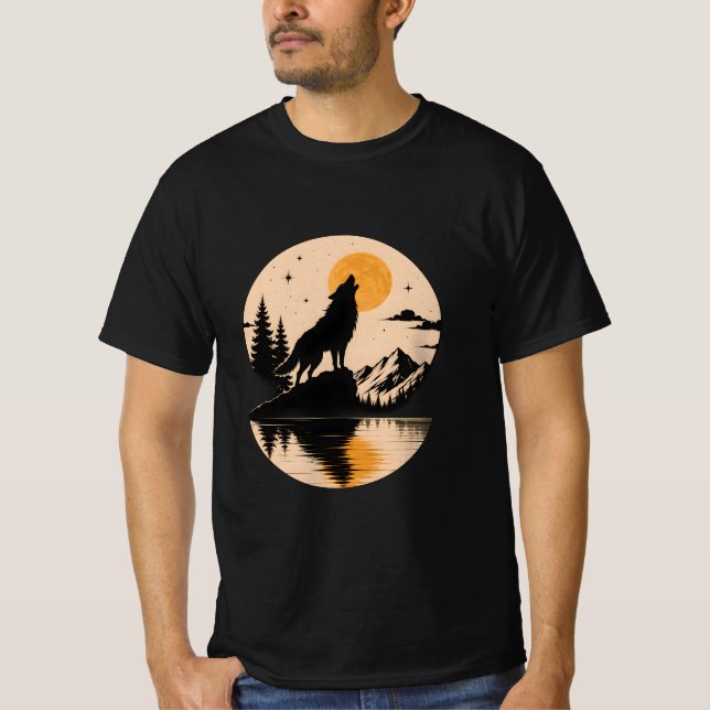 Vargande under månen t shirt (Framsida)