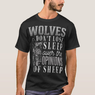 Vargar förlorar inte sömn över fårens åsikter t shirt