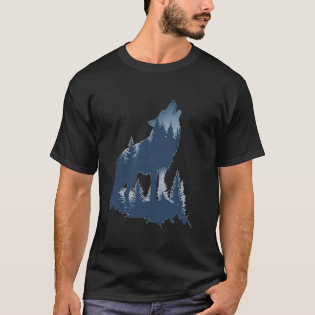Vargar framför måne och varg av skogar (wi) t shirt (Framsida)