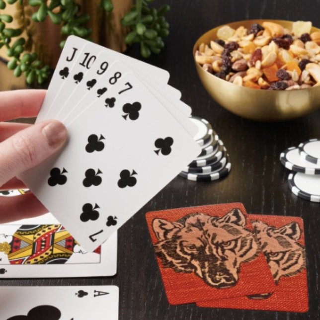 Varghuvud på röda spelkort  (Wolf Head on Red  Design Poker type playing cards . Easy to shuffle smooth card stock. 2.5" x 3.5" )