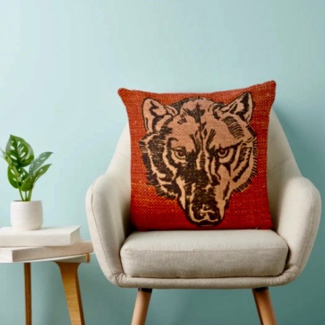 Varghuvud på rött kudde (Wolf Head on Red Throw Pillow  High quality 100% polyester hidden zipper enclosure.
)