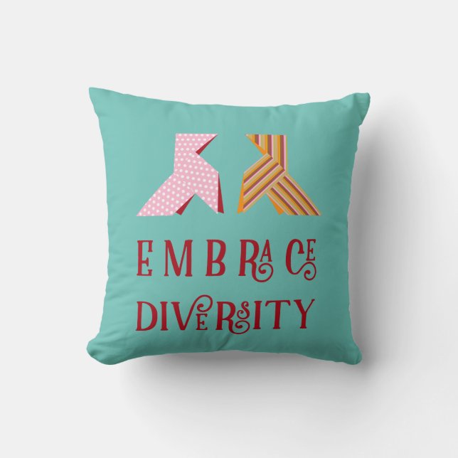 Various Paper Bow Couple Embrace Diversity Quote Kudde (Framsida)