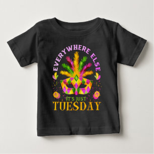 VARJE ANNAT ÄR DET BARA TISDAGENS ROLIGT MARDI GRA T SHIRT