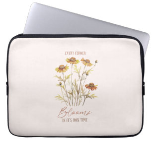 Varje blomma i sin egen tid - Rustik Blommigt Laptop Fodral