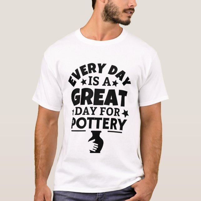Varje dag är en underbar dag för potteri. t shirt (Framsida)