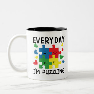 Varje dag är jag Puzzlande Roligt Autism Medvetenh Två-Tonad Mugg