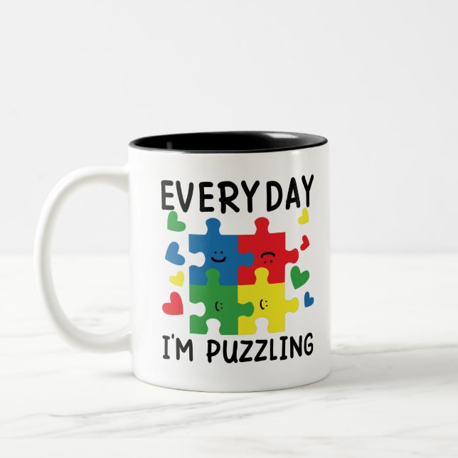 Varje dag är jag puzzling Funny Autism Awareness Två-Tonad Mugg (Vänster)