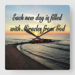 VARJE DAG ÄR MIRACLES FRÅN GOD FYRKANTIG KLOCKA