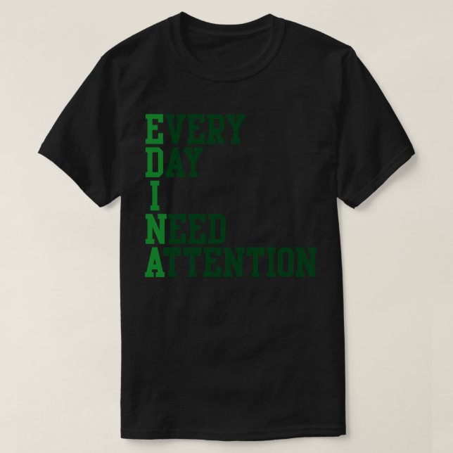 Varje dag jag behöver uppmärksamhet t shirt (Design framsida)