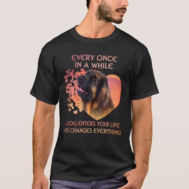 Varje Gång på ett ögonblick när en Leonberger ger  T Shirt (Framsida)