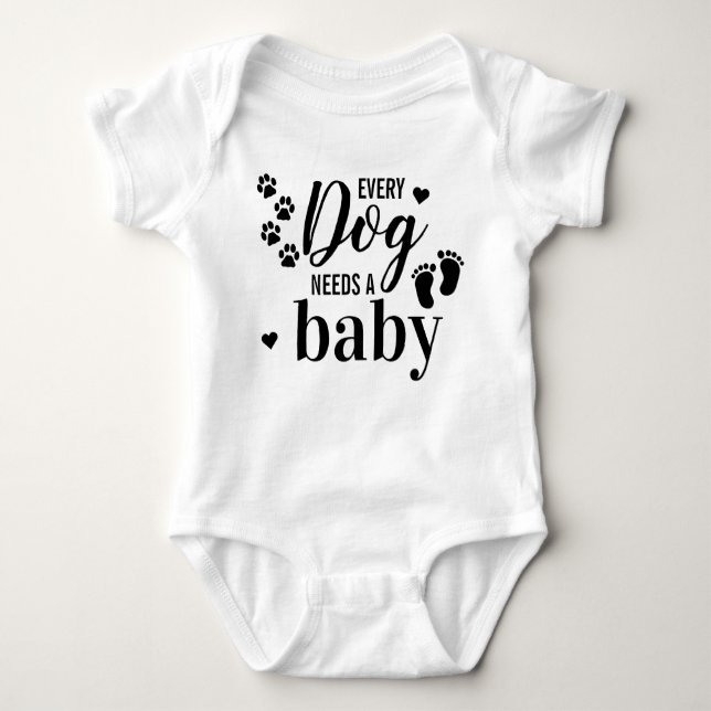 Varje Hund behöver ett meddelande om Graviden Baby T Shirt (Framsida)