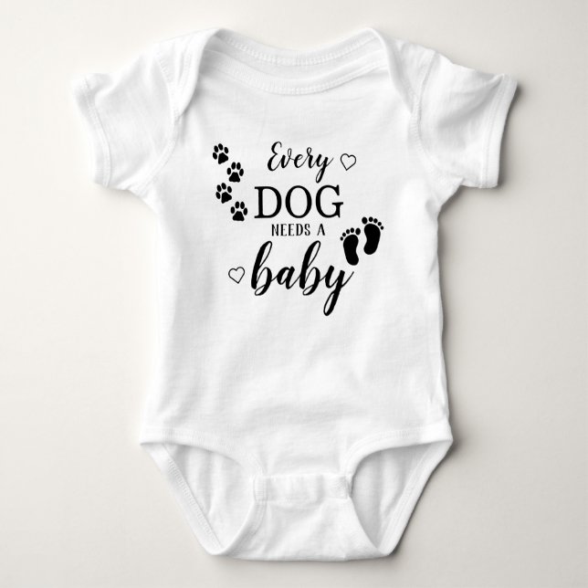 Varje Hund behöver ett meddelande om Graviden Baby T Shirt (Framsida)