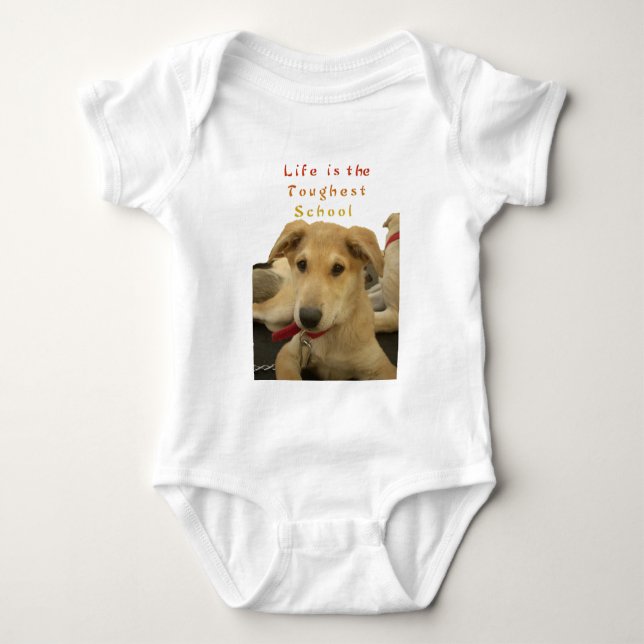 Varje Hund har iTS DAGEN Hakuna Matata Lycklig dag Tee (Framsida)