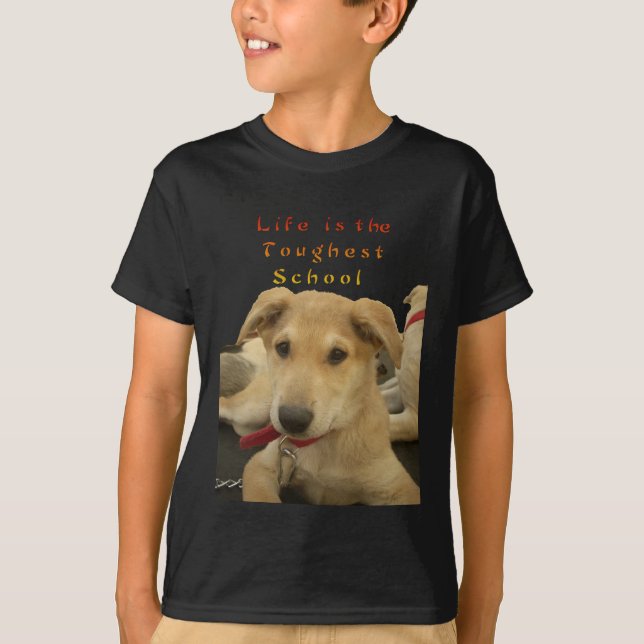 Varje Hund har iTS DAGEN Hakuna Matata Lycklig dag Tee Shirt (Framsida)