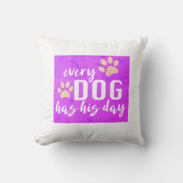 Varje hund har sin dag roligt fuchsia och vit. kudde