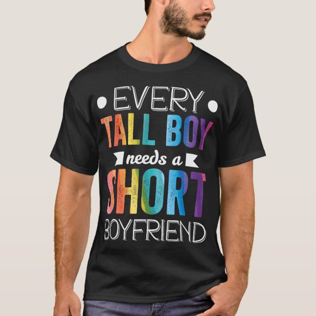 Varje Tall Boy behöver Kort Boykompis Lgbt Valenti T Shirt (Framsida)