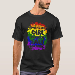 Varje Tall Girl behöver en Kort Girlkompis Lesbis T Shirt