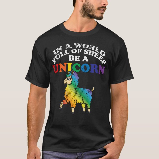 Värld Full Av Får Var Enhörning Regnbåge Gay Pride T Shirt (Framsida)