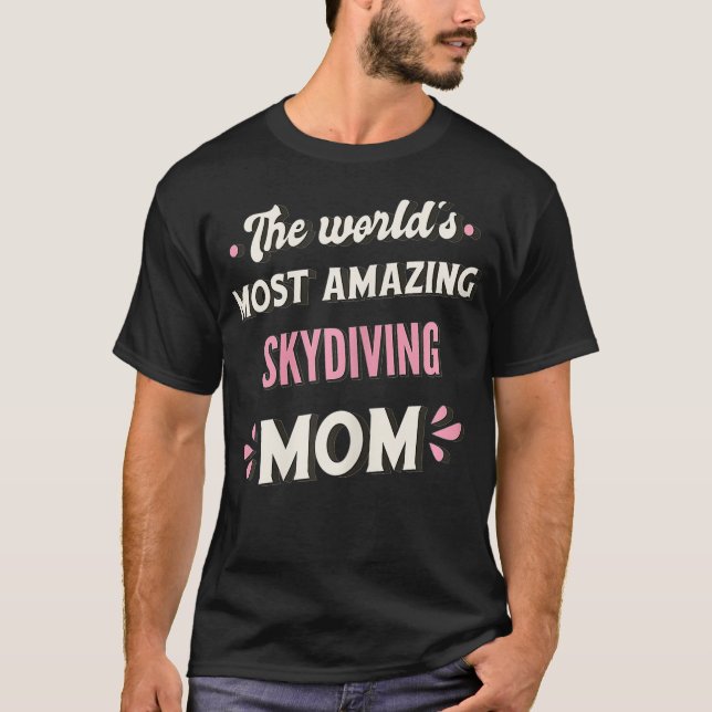 Världen är som mest Fantastisk Skydiving Mamma T Shirt (Framsida)