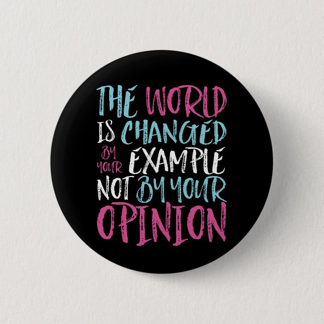 Världen förändras av en föredömlig inspirerande le knapp (Framsida)