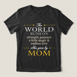 Världen Går På Kärlek Hon Går Under Namnet Mamma K T Shirt