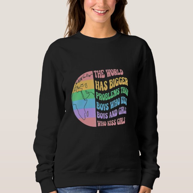 Världen har större problem med Rainbow Heart Lgbt T Shirt (Framsida)