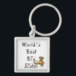 Världens bästa filmstift fyrkantig silverfärgad nyckelring<br><div class="desc">World's Best Big Sister keepébox,  plattor,  prydnadsföremål,  anteckningsböcker,  dekorativ kudde,  klistermärken,  musslor och mer med en nalle med en stor gult penna och en ritad stil-text som lyder "World's Best Big Sister!". Du kan anpassa det ytterligare genom att lägga till ett namn på plats!</div>