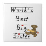 Världens bästa filmstift kakelplatta<br><div class="desc">World's Best Big Sister keepébox,  plattor,  prydnadsföremål,  anteckningsböcker,  dekorativ kudde,  klistermärken,  musslor och mer med en nalle med en stor gult penna och en ritad stil-text som lyder "World's Best Big Sister!". Du kan anpassa det ytterligare genom att lägga till ett namn på plats!</div>