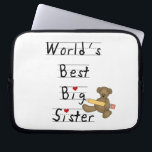 Världens bästa filmstift laptop fodral<br><div class="desc">World's Best Big Sister keepébox,  plattor,  prydnadsföremål,  anteckningsböcker,  dekorativ kudde,  klistermärken,  musslor och mer med en nalle med en stor gult penna och en ritad stil-text som lyder "World's Best Big Sister!". Du kan anpassa det ytterligare genom att lägga till ett namn på plats!</div>