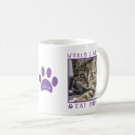 Världens bästa Katt Mamma Lila Tass Namn Pet Photo Kaffemugg<br><div class="desc">Säg att du är "världens bästa Kat Mamma" med den här söta anpassningsbarna mugg med tass avtryck. Anpassa den med ditt värdefulla kattunge-foto i lila ram och namn i mitttutskriften. Du kan ändra tass avtryck och textfyllningen samt färgen ram gräns till din favorit!</div>