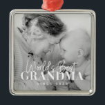 Världens bästa mormor sedan 20XX-foto med enkel Ch Julgransprydnad Metall<br><div class="desc">Den här enkla och moderna designen består av serif och kursiv typografi och lägger till ett foto av anpassningsbarna</div>