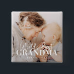 Världens bästa mormor sedan 20XX-foto med enkel Ch Knapp<br><div class="desc">Den här enkla och moderna designen består av serif och kursiv typografi och lägger till ett foto av anpassningsbarna</div>