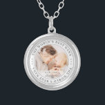 Världens bästa Nana-klassiska, enkla foto Silverpläterat Halsband<br><div class="desc">Den här enkla och klassiska designen består av serif-typografi och lägger till ett anpassningsbar-foto.</div>