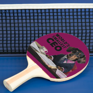 Världens minsta VD, gullig dachshund i kostym Pingisracket