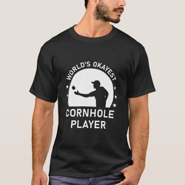 Världens okayest cornhole player - Funny Cornhole T Shirt (Framsida)