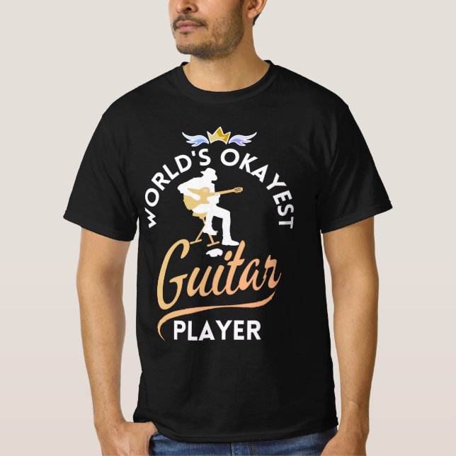 VÄRLDENS OKAYEST GUITAR PLAYER 2 T-Shirt (Framsida)