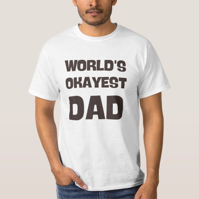 Världens okayest pappa lustiga pappa t shirt (Framsida)