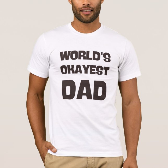 Världens okayest pappa lustiga pappa t shirt (Framsida)