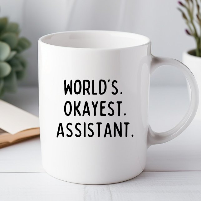 Världens okejaste assistent rolig kontorsmugg mugg (Skapare uppladdad)