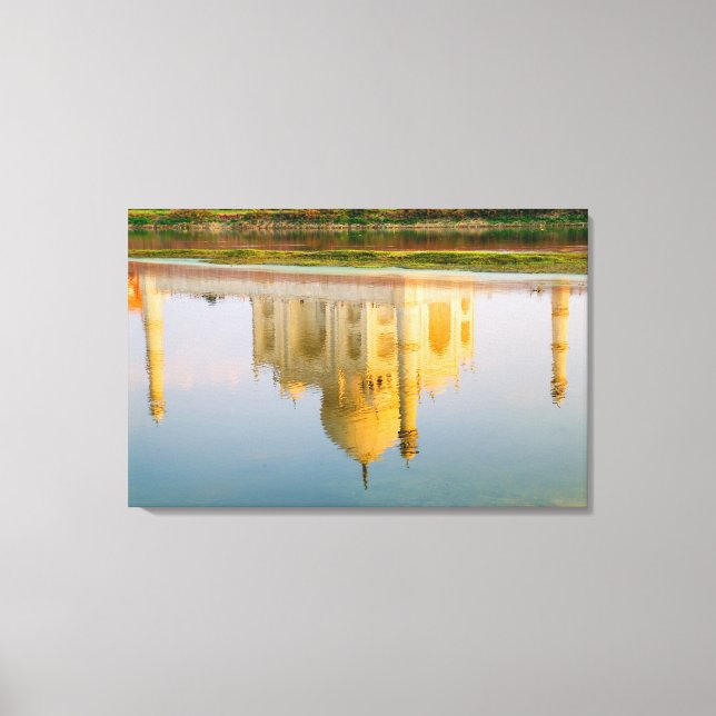 Världsberömda Taj Mahal-tempelreflektion vid Canvastryck (Framsida)