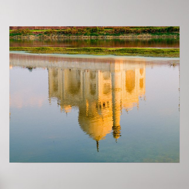 Världsberömda Taj Mahal-tempelreflektion vid Poster (Framsidan)
