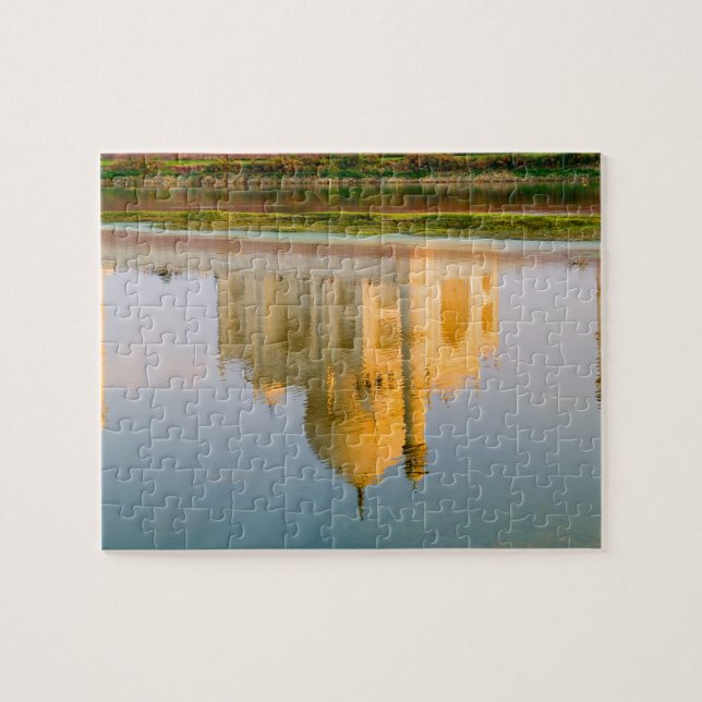Världsberömda Taj Mahal-tempelreflektion vid Pussel (Horisontell)