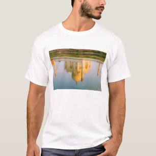 Världsberömda Taj Mahal-tempelreflektion vid Tröja