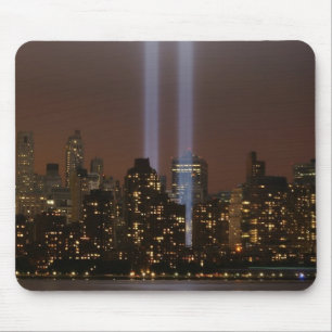 Världshandel centrerar tribute i ljust i New York Musmatta